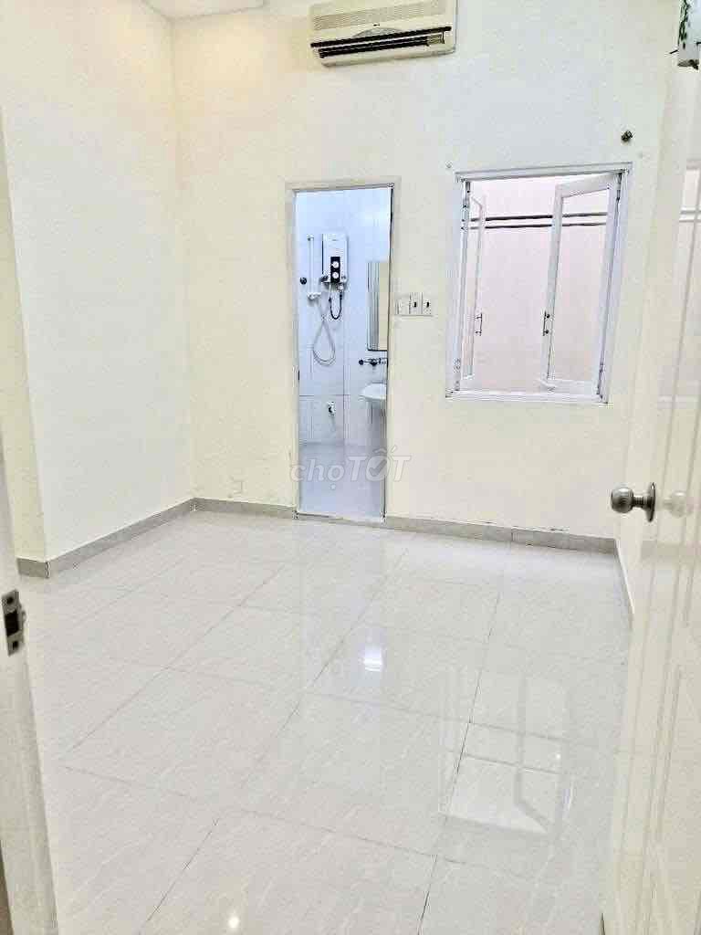 Modern Two-Bedroom House with Parking in Binh Thanh