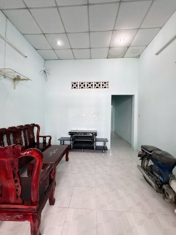 Xuan Thoi Thuong базарының жанындағы 100м² толық үй