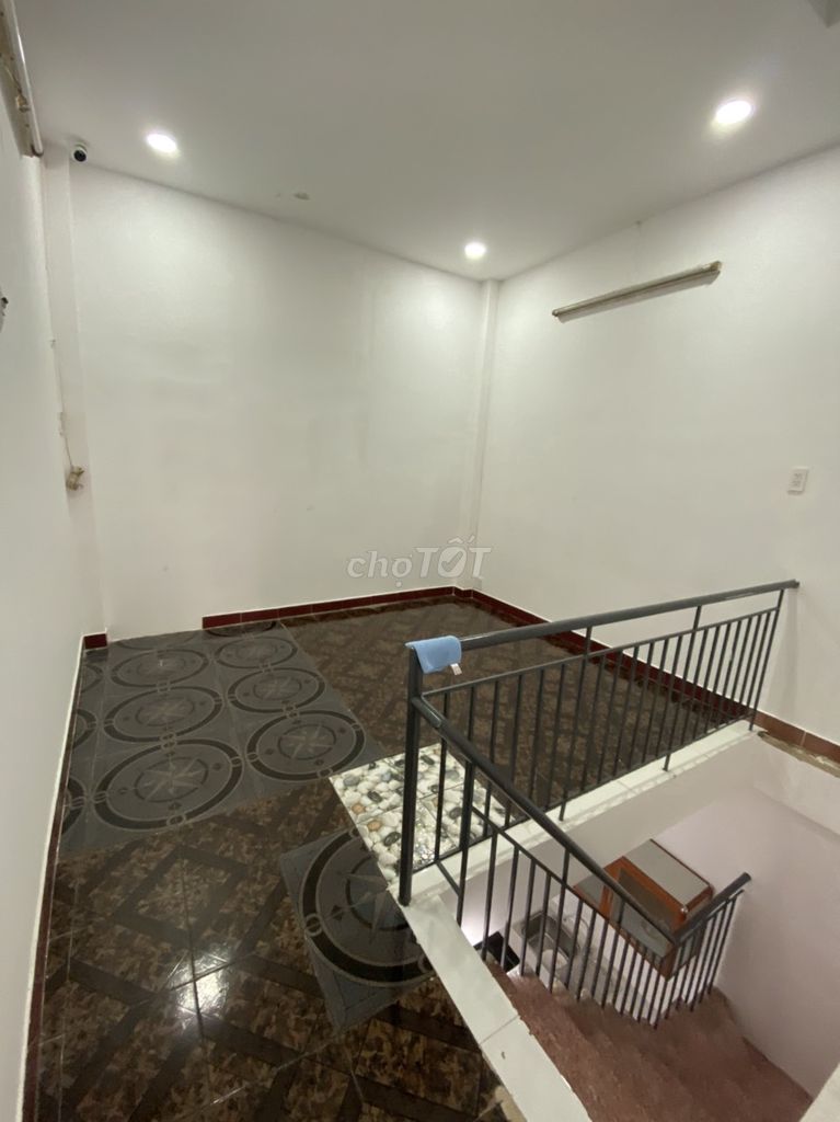 Modern 2-Bedroom House with 6m Wide Alley