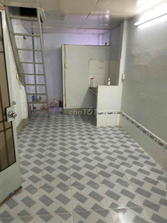 Nguyen Khoai Street Rental - 1 Bedroom Townhouse near Amenities