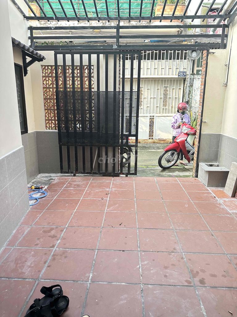 3-Bedroom House with Parking in Binh Trung Tay