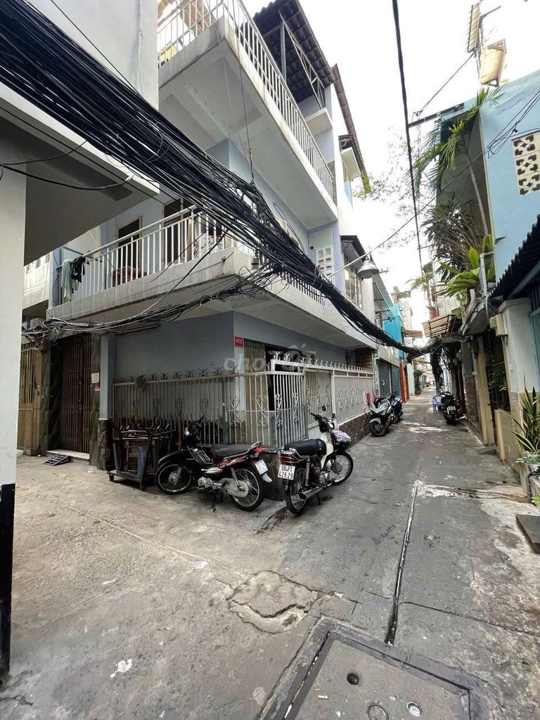 Spacious 3-Bedroom House in District 1