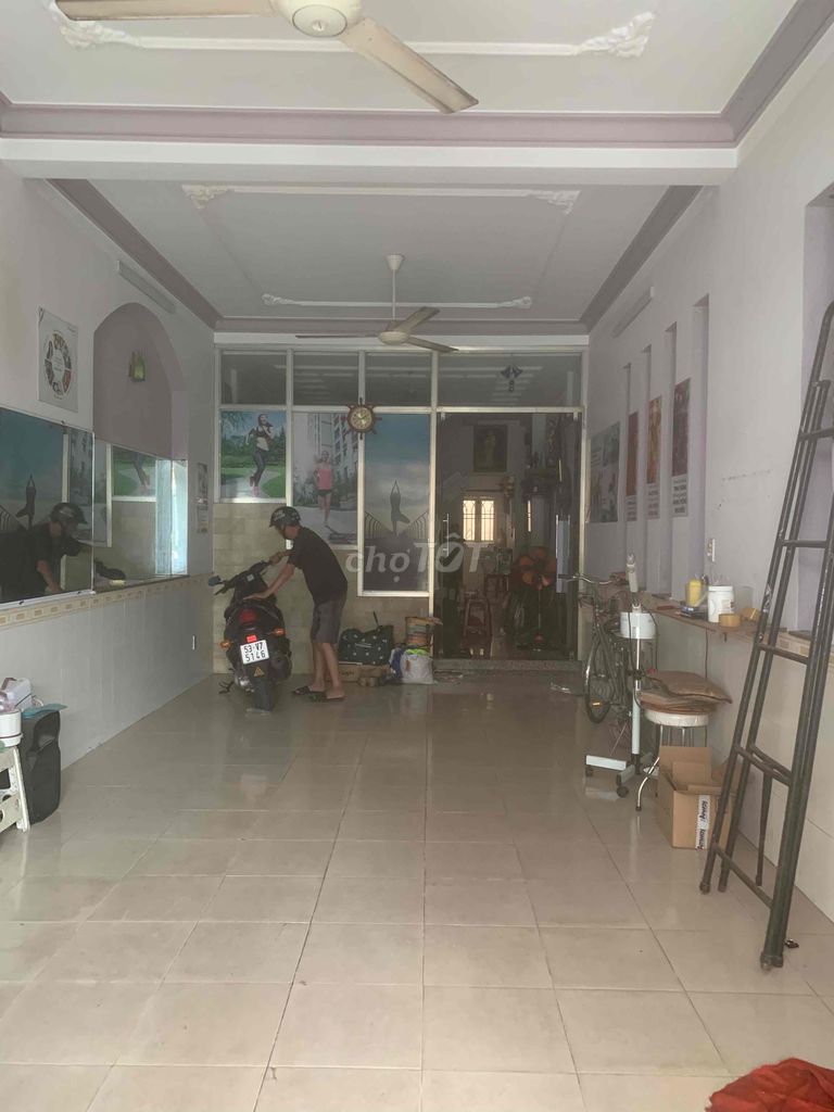 Spacious House Near Market and Church