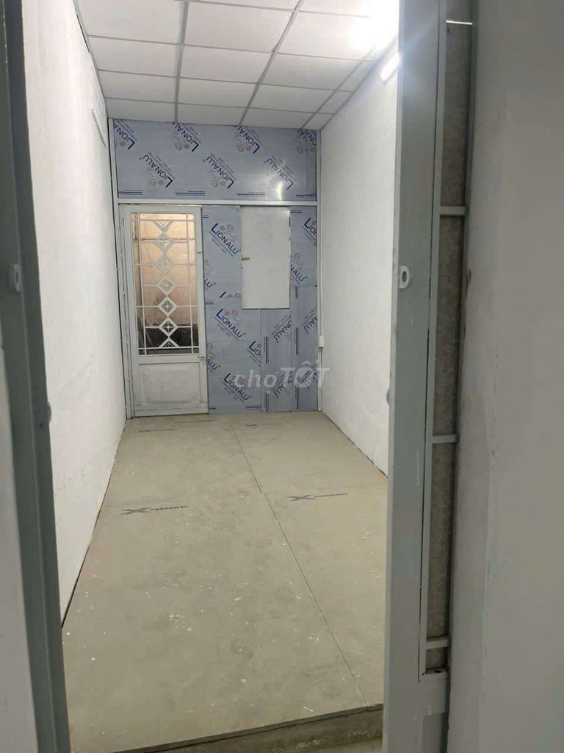 Spacious House for Rent - Business and Living Potential