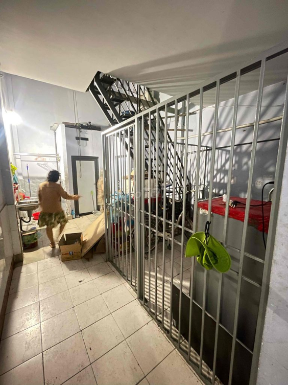 6-Bedroom Rental Property with Business Potential on Tô Hiệu Street