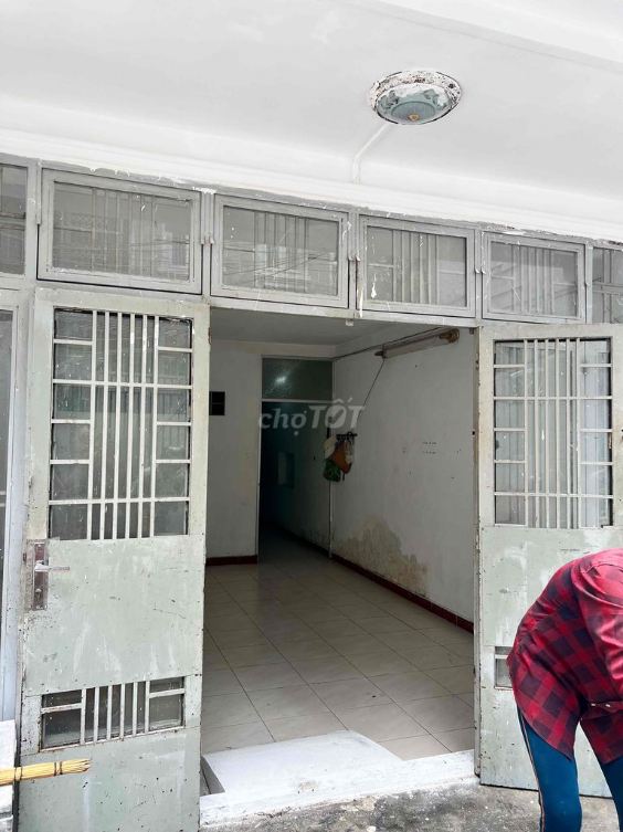 Spacious 1-story, 1-floor house with 3 bedrooms, large terrace