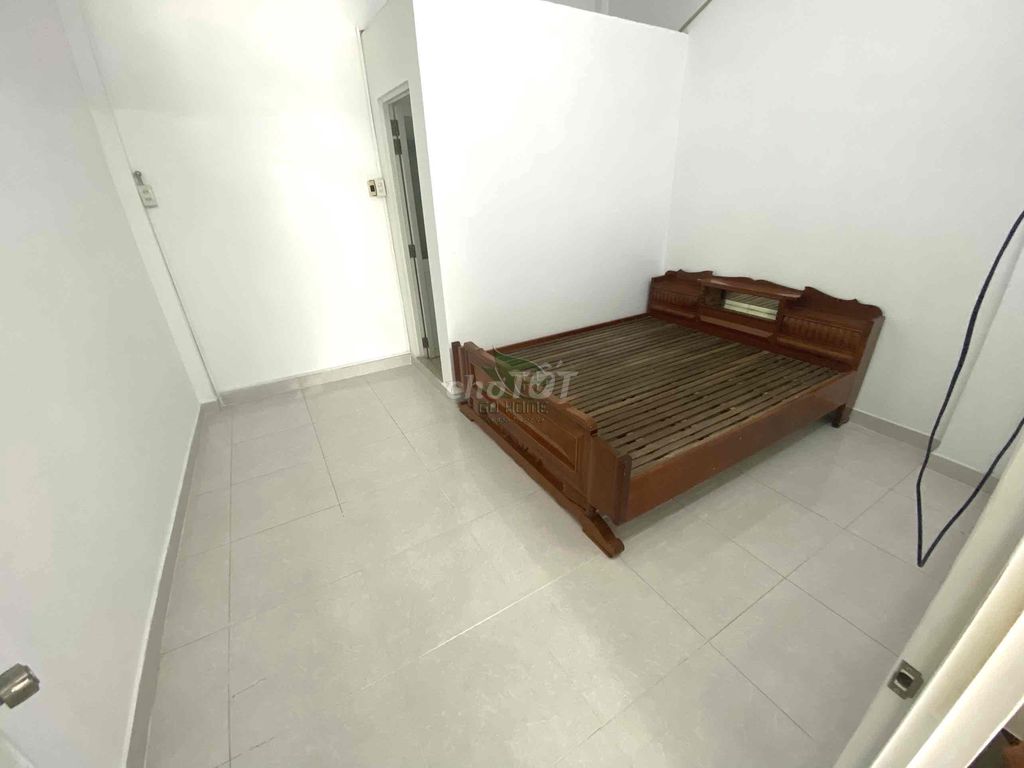 Modern 2-Bedroom House Near Market with Parking