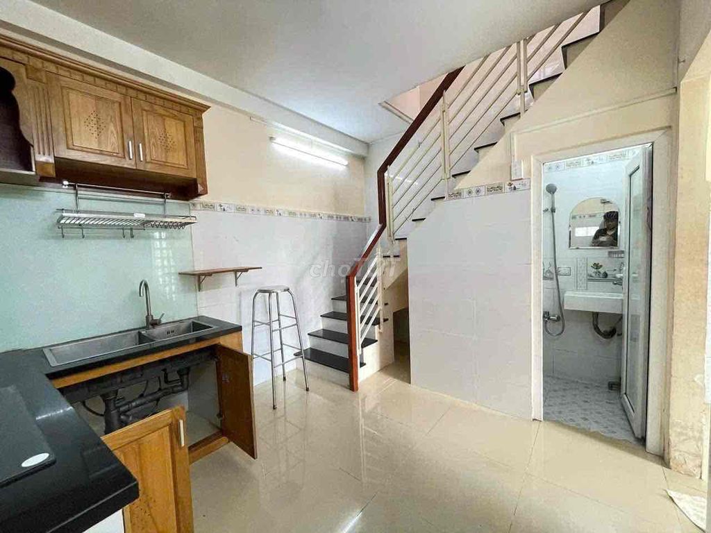 Modern Townhouse with Business Location in District 4