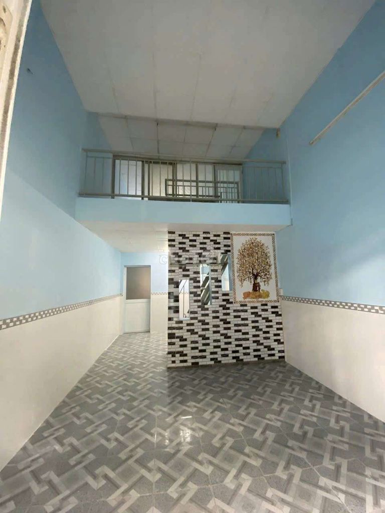 Spacious Two-Level House Near Market
