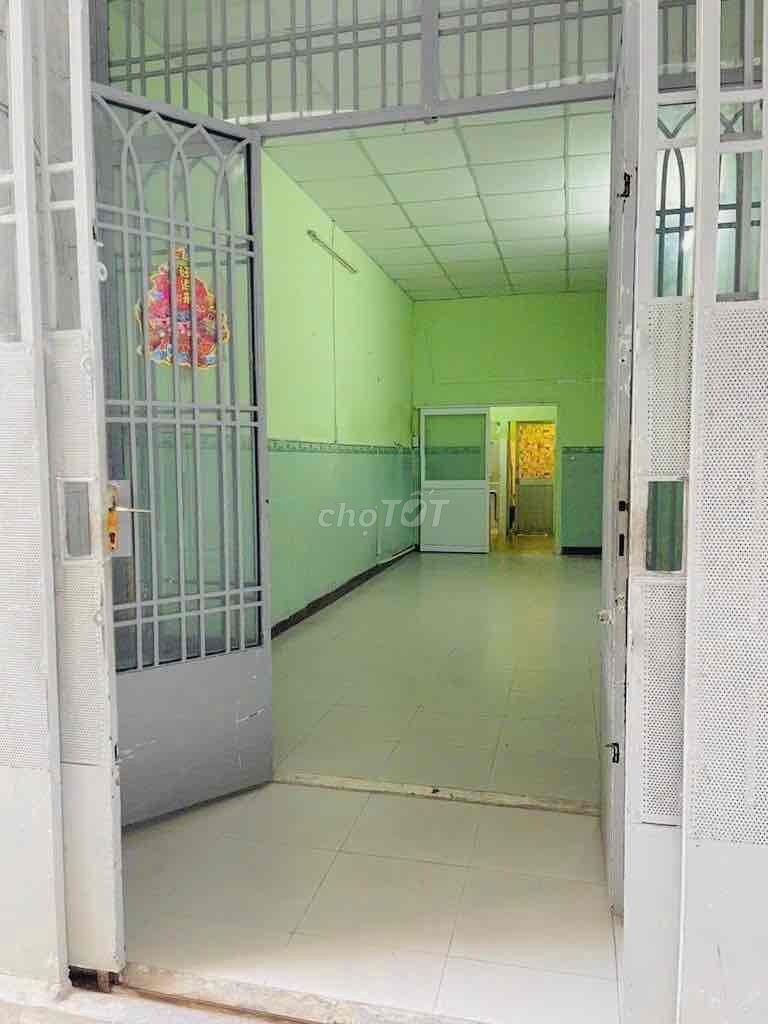 Modern 2-Bedroom Townhouse with Business Potential