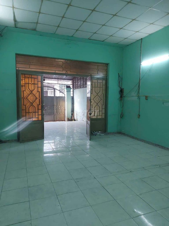 Spacious Road-Facing Property for Rent