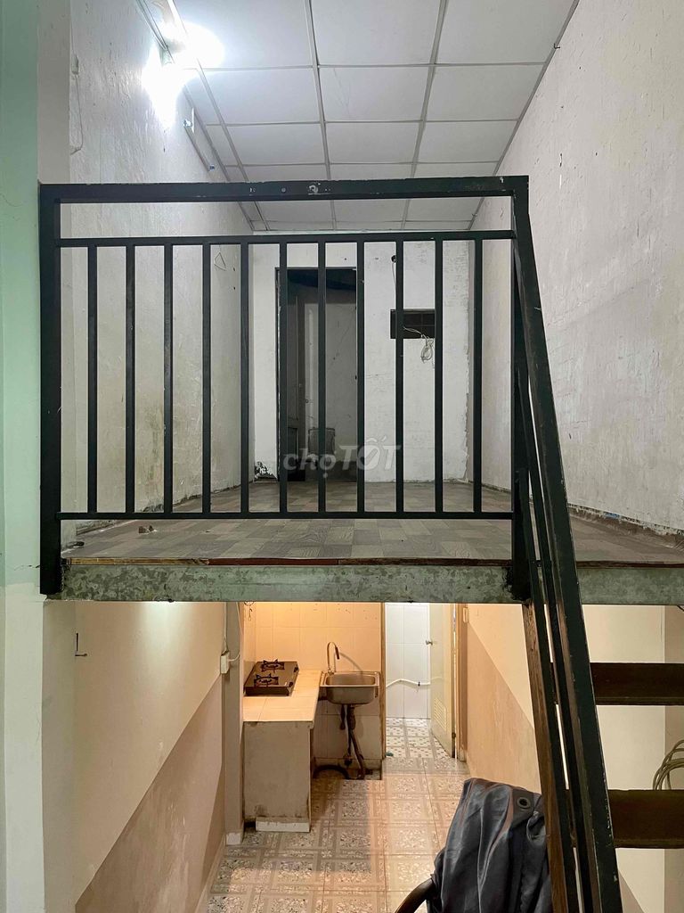 Commercial Space with Mezzanine Near Market
