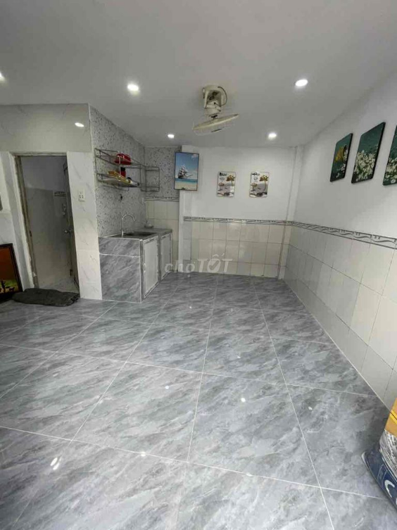 Newly Renovated Small House with Car Access