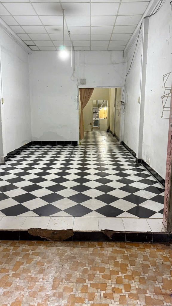 Ground Floor Shop House Near Lac Long Quan