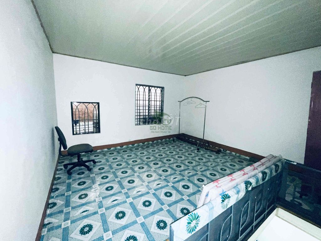 Spacious 1-Bedroom House with Mezzanine Near Beach