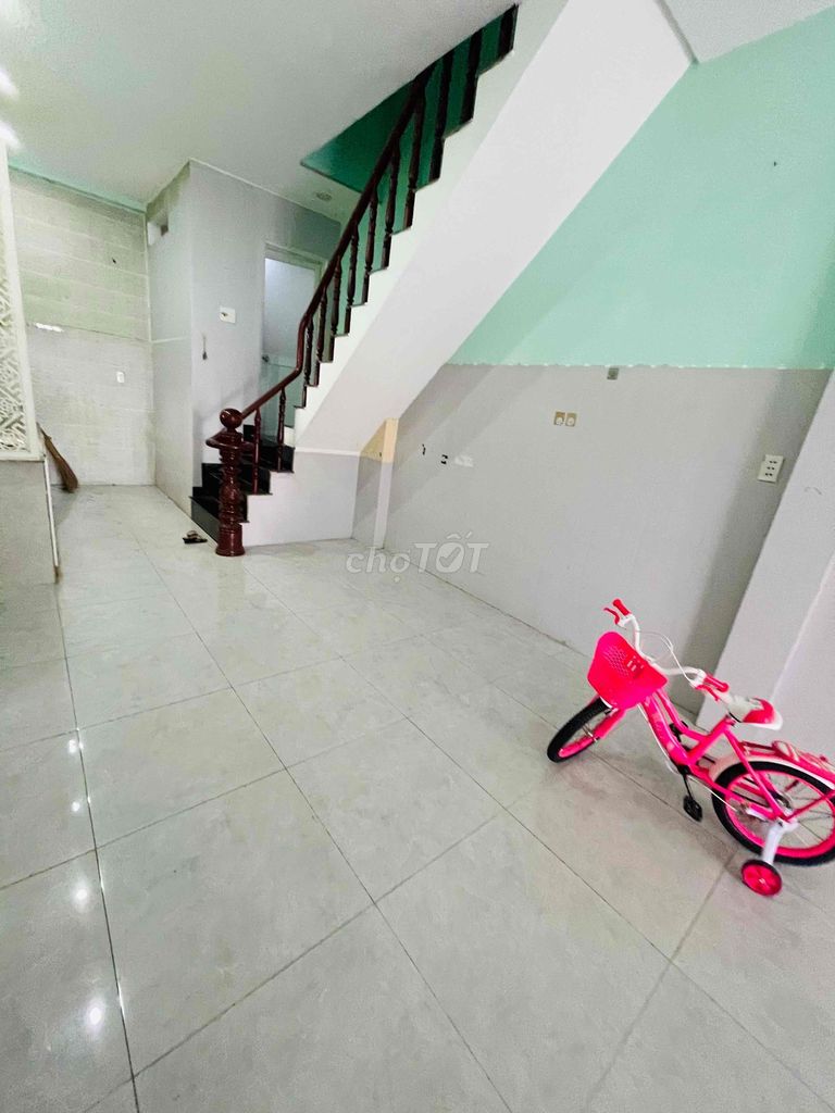 Spacious 2BR Townhouse with Car Access Q11
