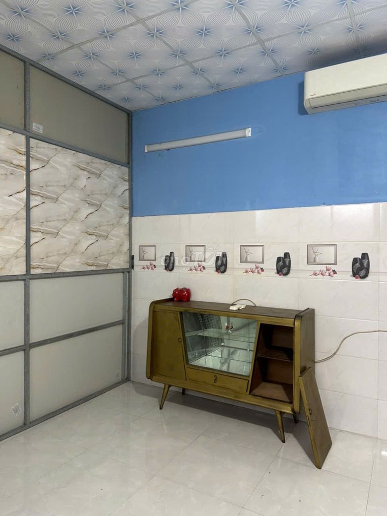 Spacious 3-Bedroom House Near Shopping Center