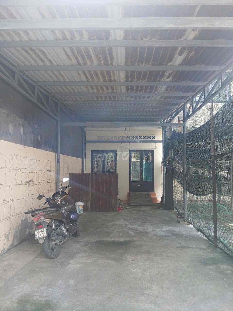 Large 1-Bedroom House with Spacious Yard