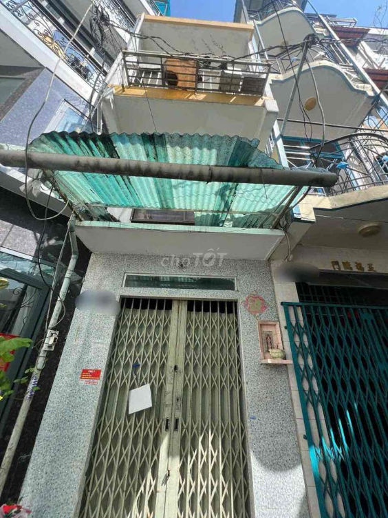 Spacious Alley House with Motorcycle Parking