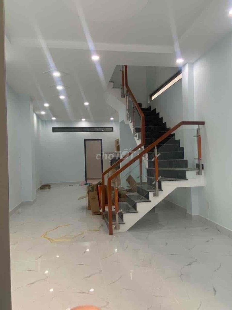 Modern 3-Bedroom House with Parking in Q2