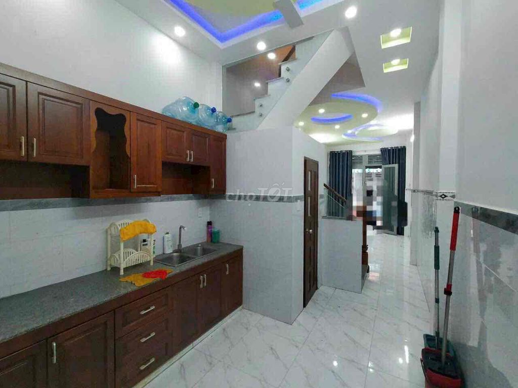 Modern 4-bedroom house with rooftop
