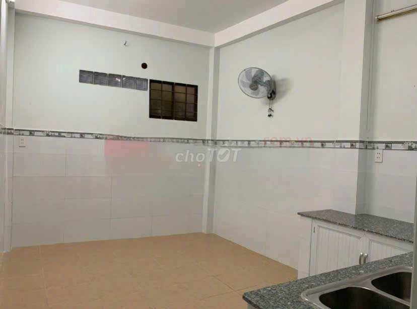 Modern 3-Bedroom Townhouse with Business Potential