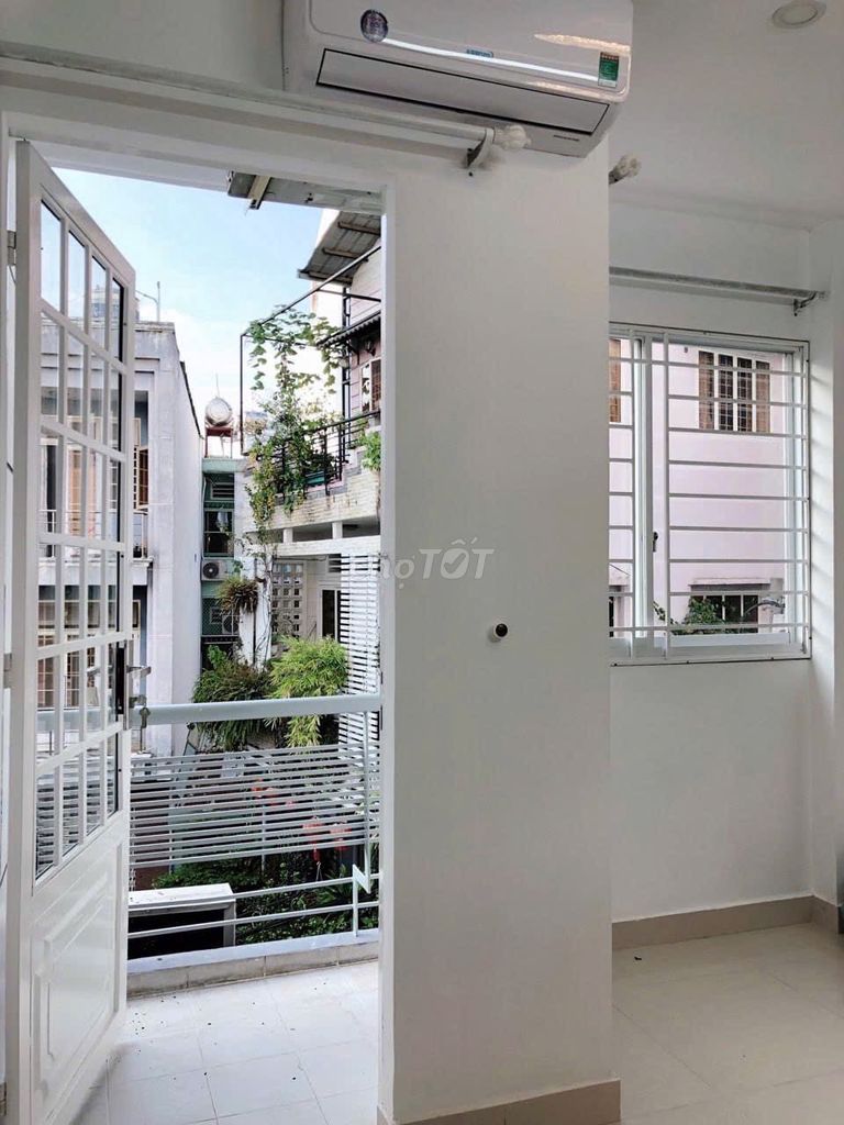 Modern 4-Floor Townhouse with Rooftop Terrace