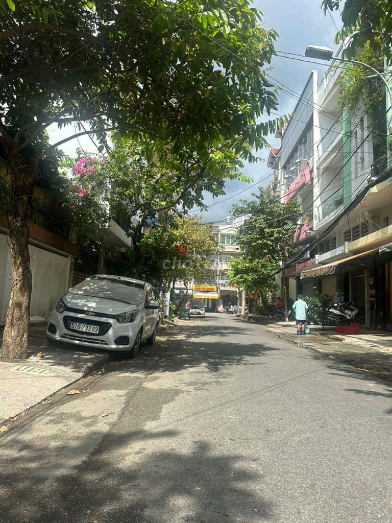 4-Bedroom House Near Bach Khoa University