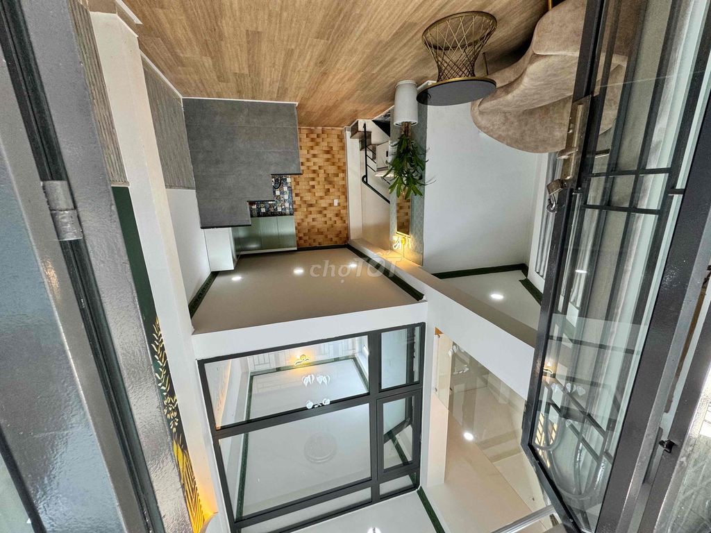 Modern 3-Bedroom Townhouse with Balcony in District 5