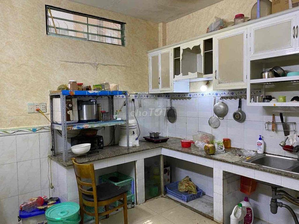 2-Floor Townhouse with Full Furniture Near Schools