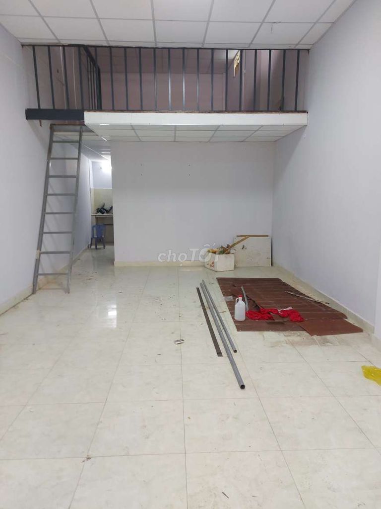 Renovated 1.5-Story House in Secure Alley