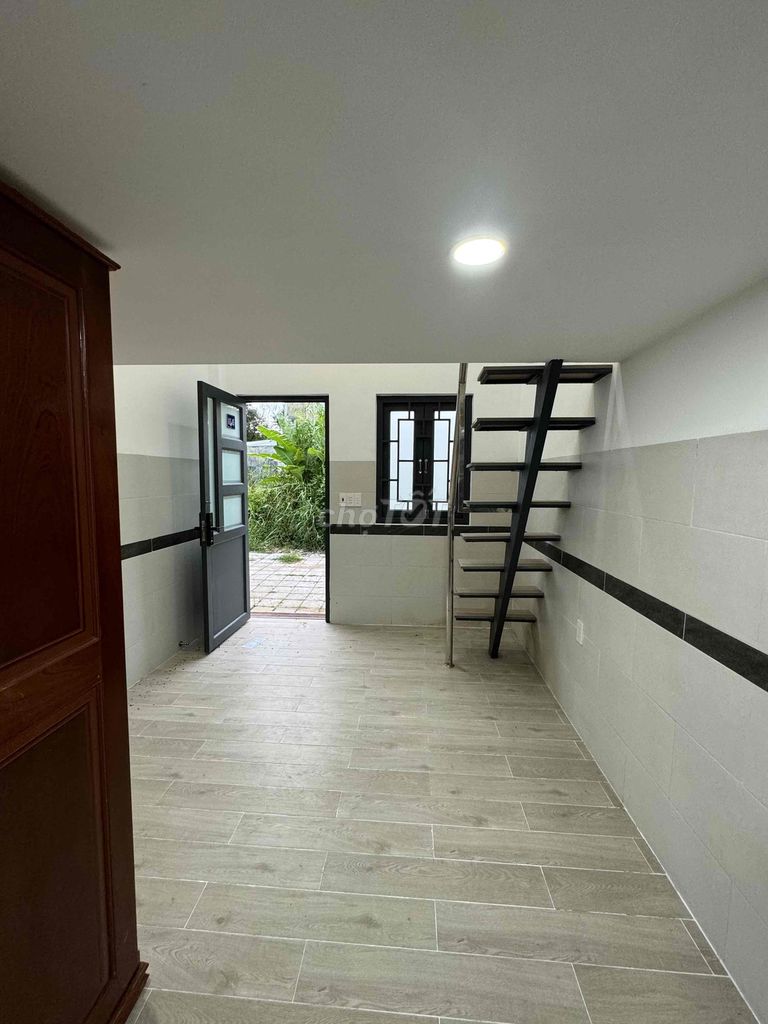 Modern Duplex with New Appliances in Lap Phuc