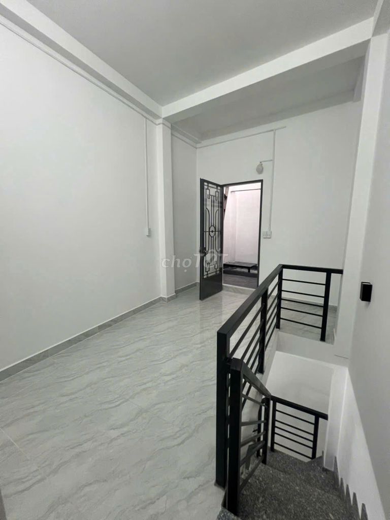 Modern Two-Story House Near Markets in District 4