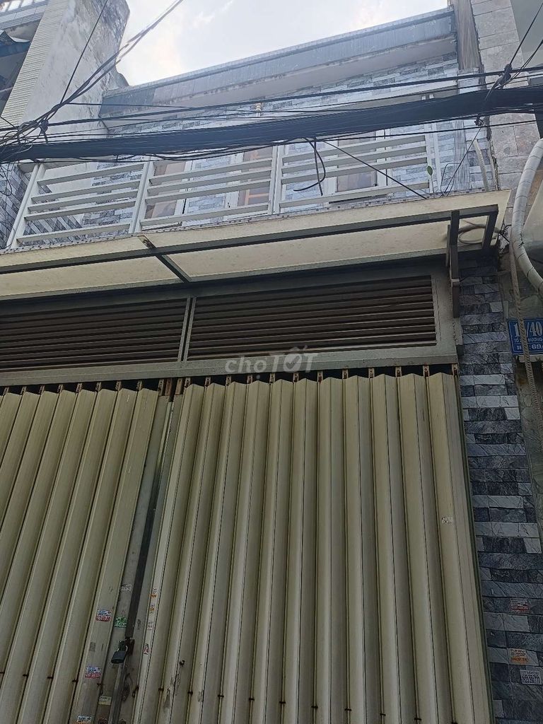 2-Bedroom House with Modern Interior Near School
