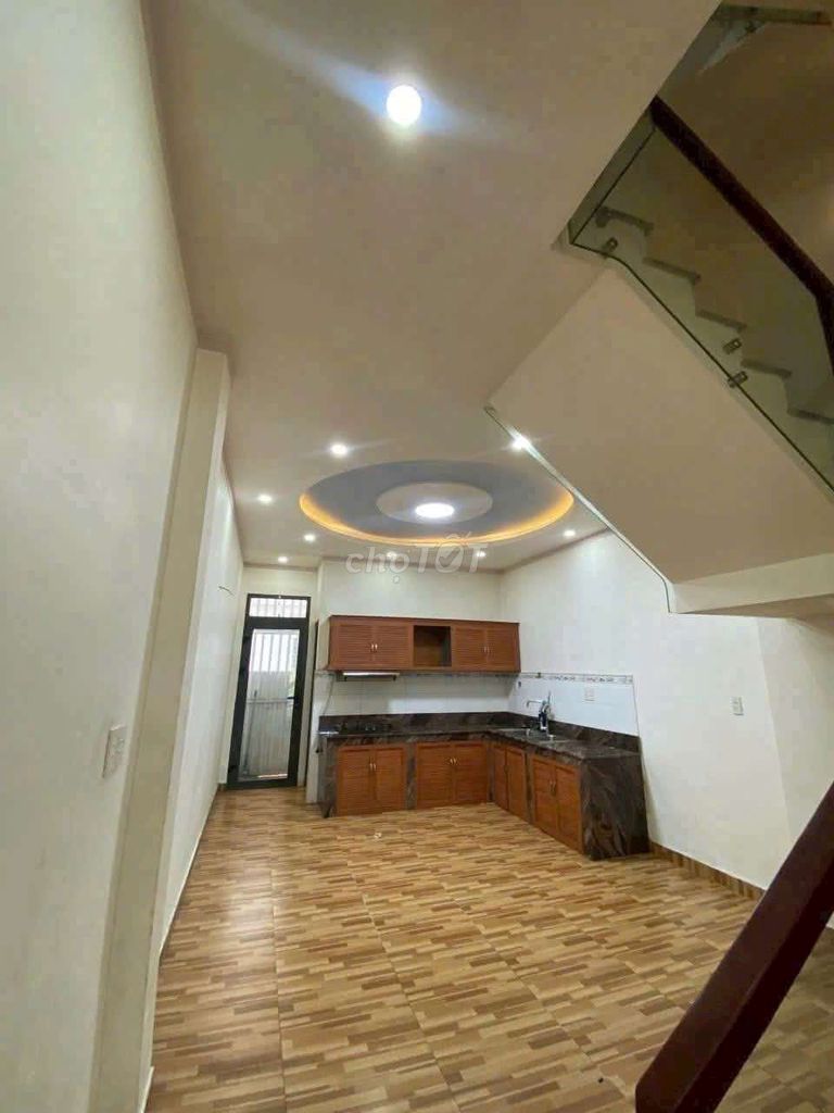 Modern 4-Bedroom Townhouse with Air Conditioning