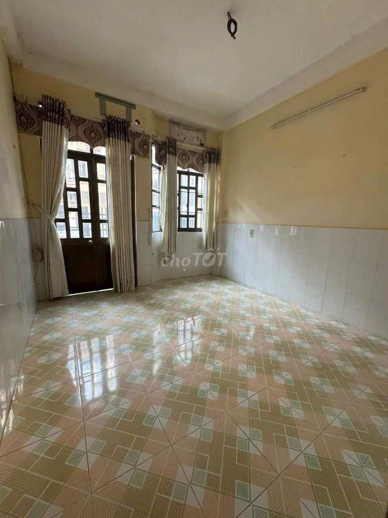 Spacious 4-Bedroom Townhouse in District 11