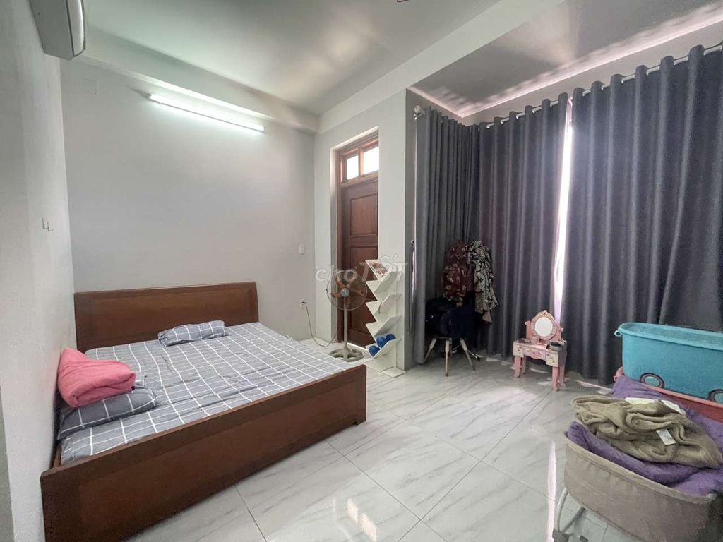 Modern 4-Bedroom Townhouse with Exercise Area