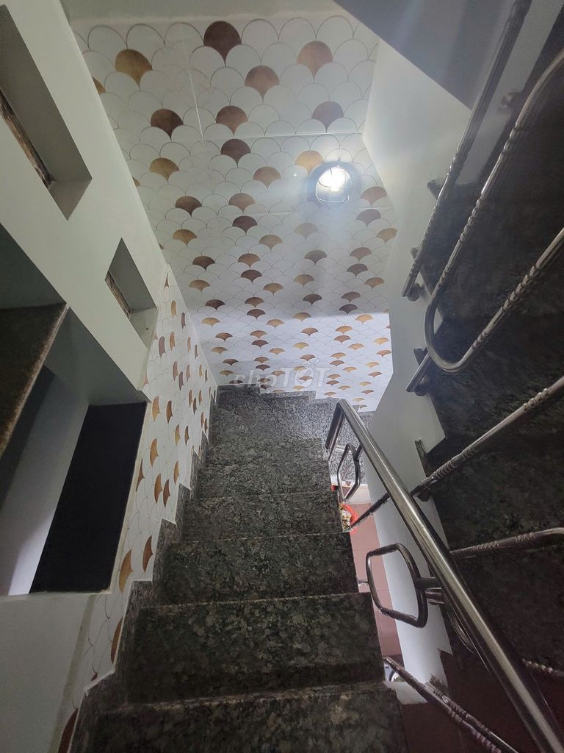 Spacious 3-Level Rental Near 3/2 - Ngo Quyen Street