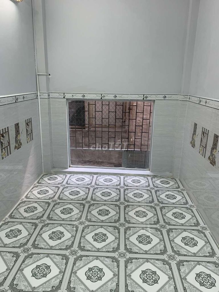 Modern 2-Bedroom Townhouse Near Schools and Markets