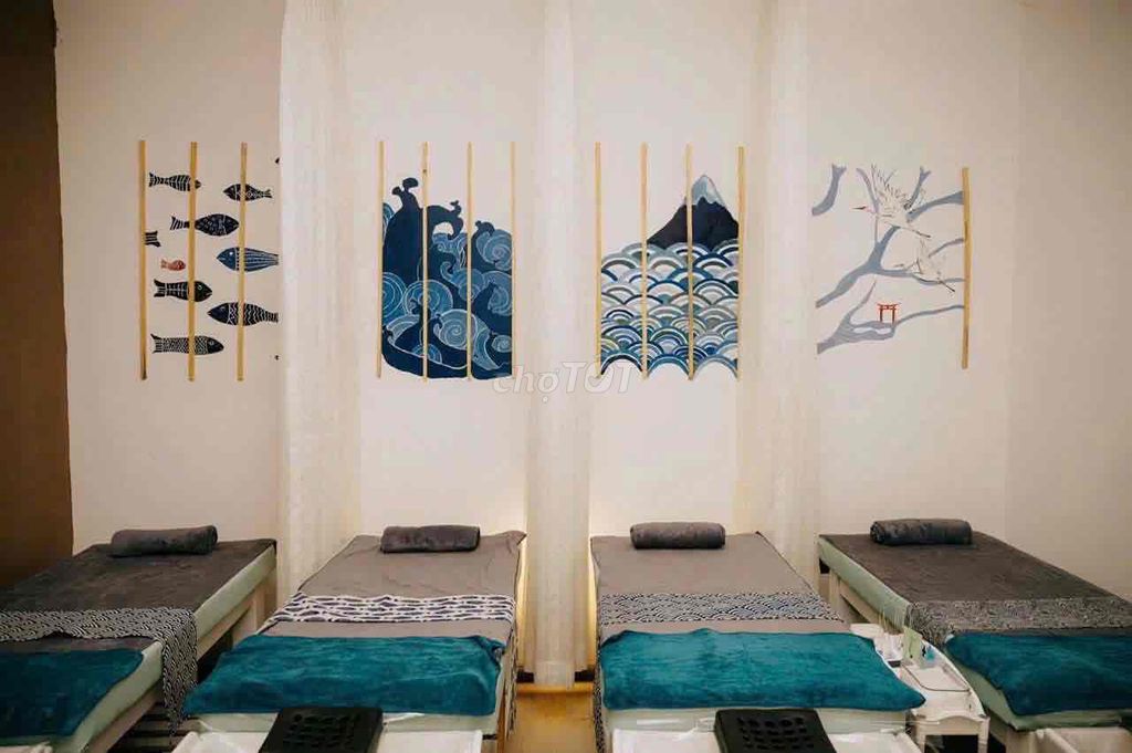 Spacious Japanese-Style House with Spa Potential