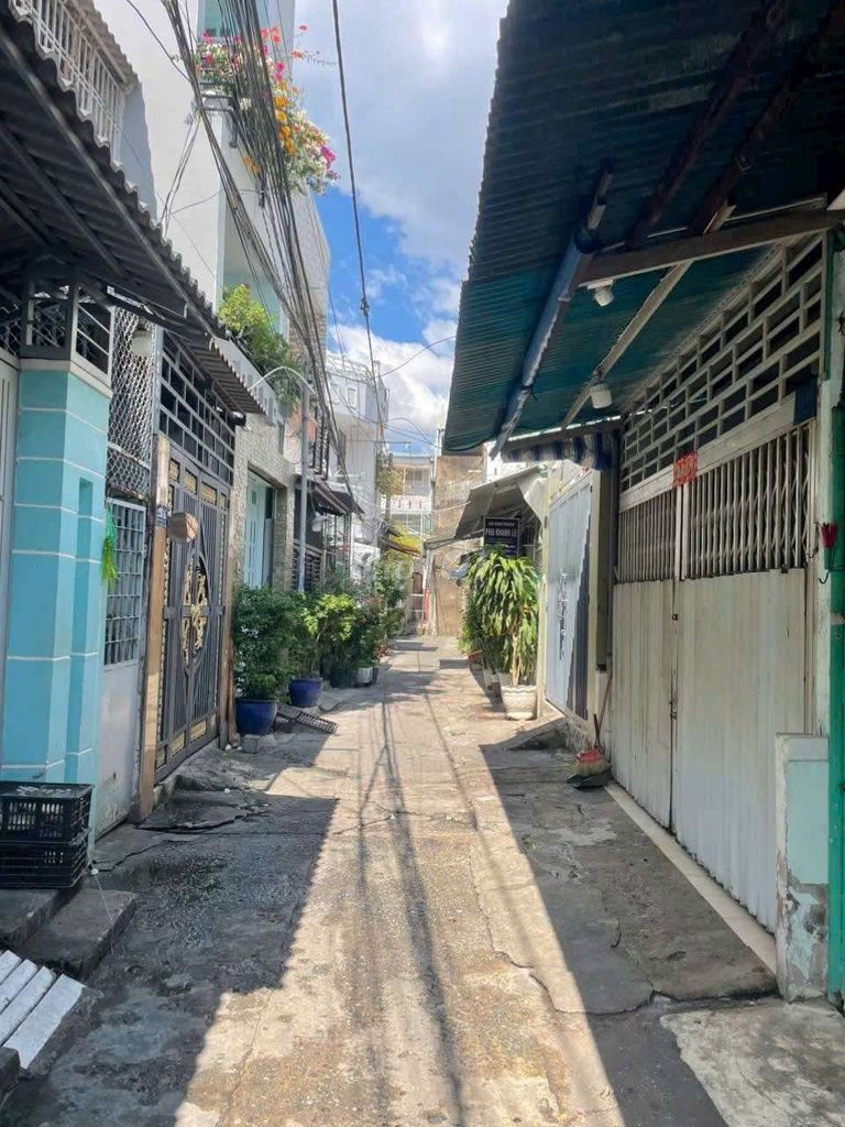 2-Bedroom Townhouse Near Nhi Thien Duong Market