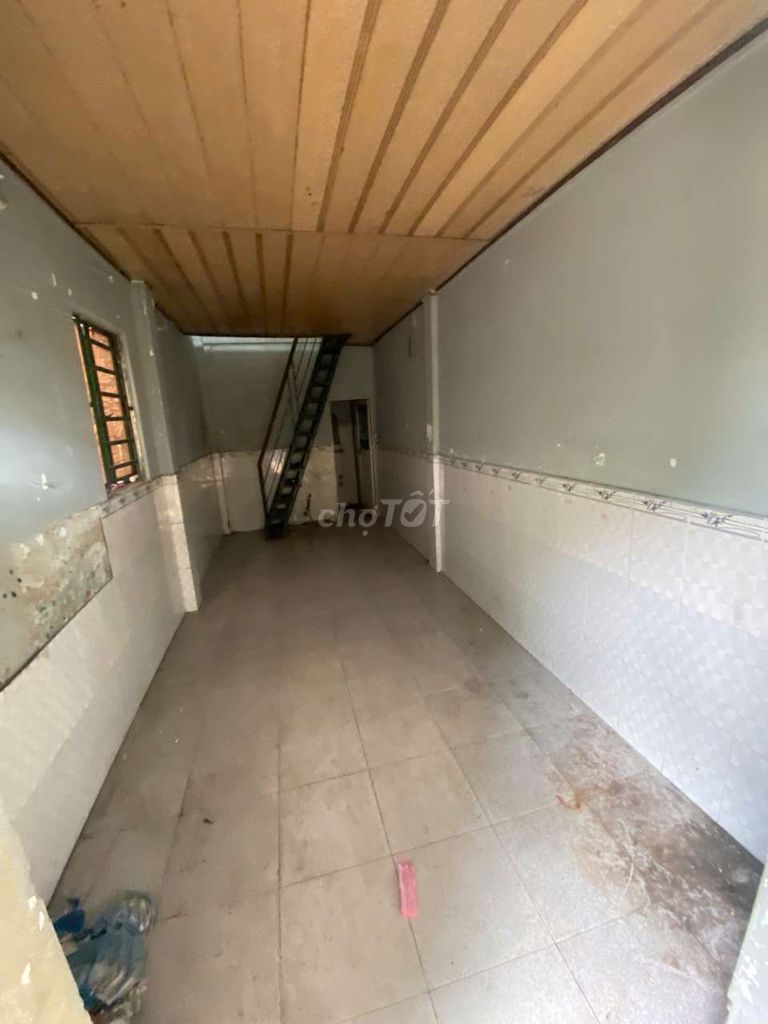 1-Story House with Upstairs Near Market