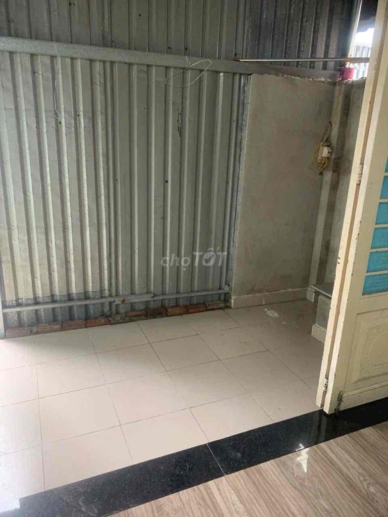 Modern 1-Bed Apartment with New Flooring