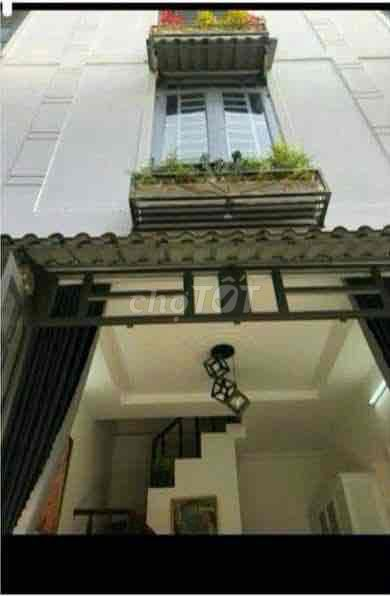 2-Story House with 2 Bedrooms and Air Conditioning
