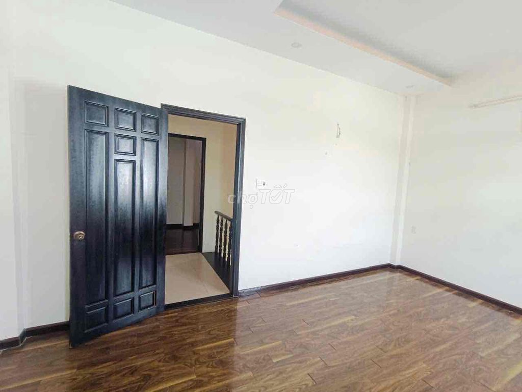 2-Bedroom House with Air Conditioning, Modern Kitchen