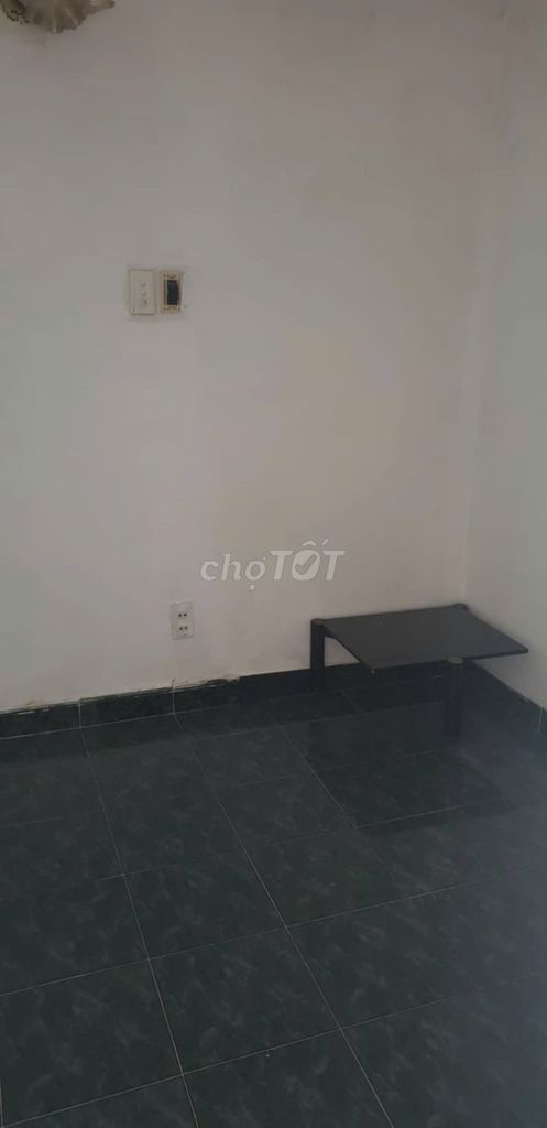 Compact One-Bedroom Apartment Near Park with AC