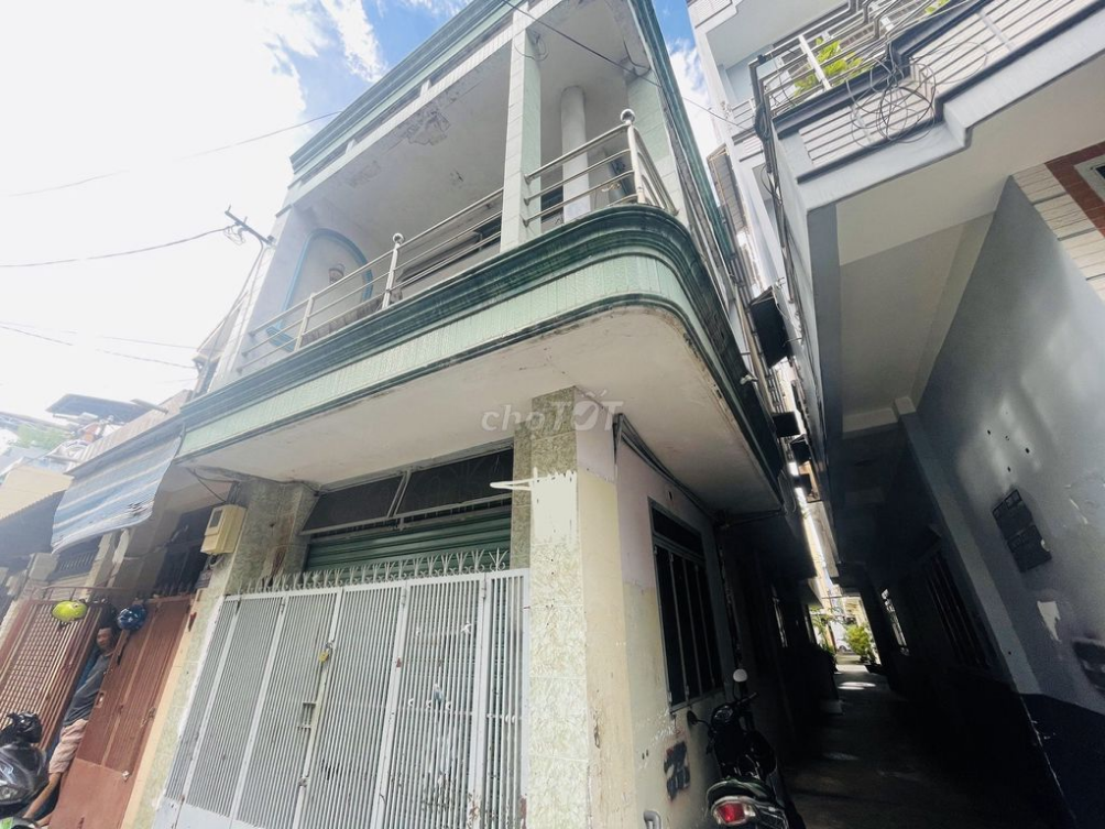 Two-story house near Thong Nhat Park with multiple access points