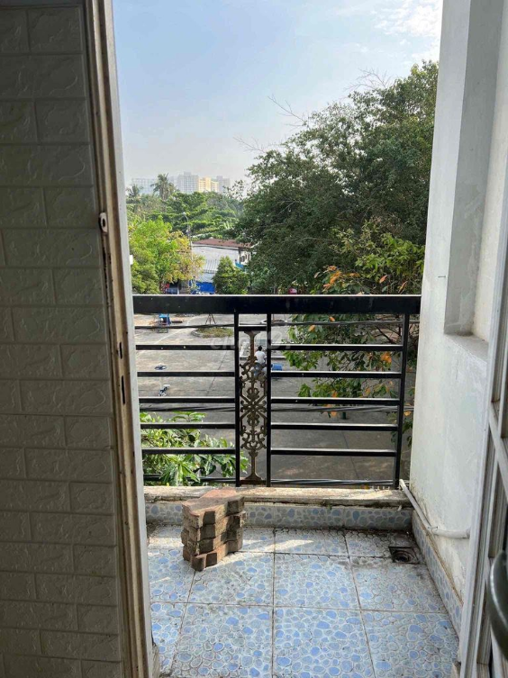 Spacious 3-Bedroom House near Xa Lo Ha Noi Highway