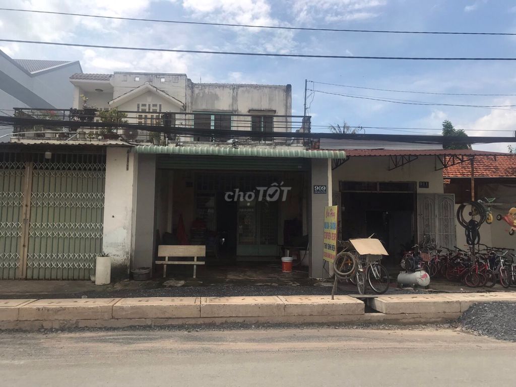 Large Two-Bedroom House with Commercial Potential