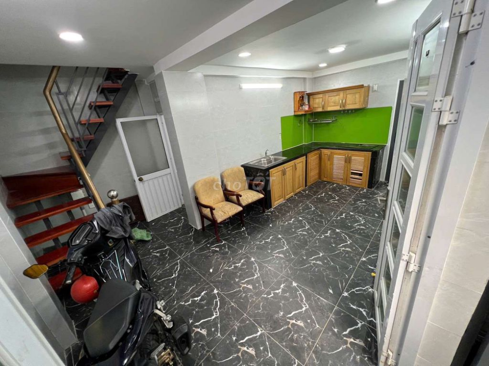 Modern 3-Story Townhouse with Two Bedrooms, Kitchen